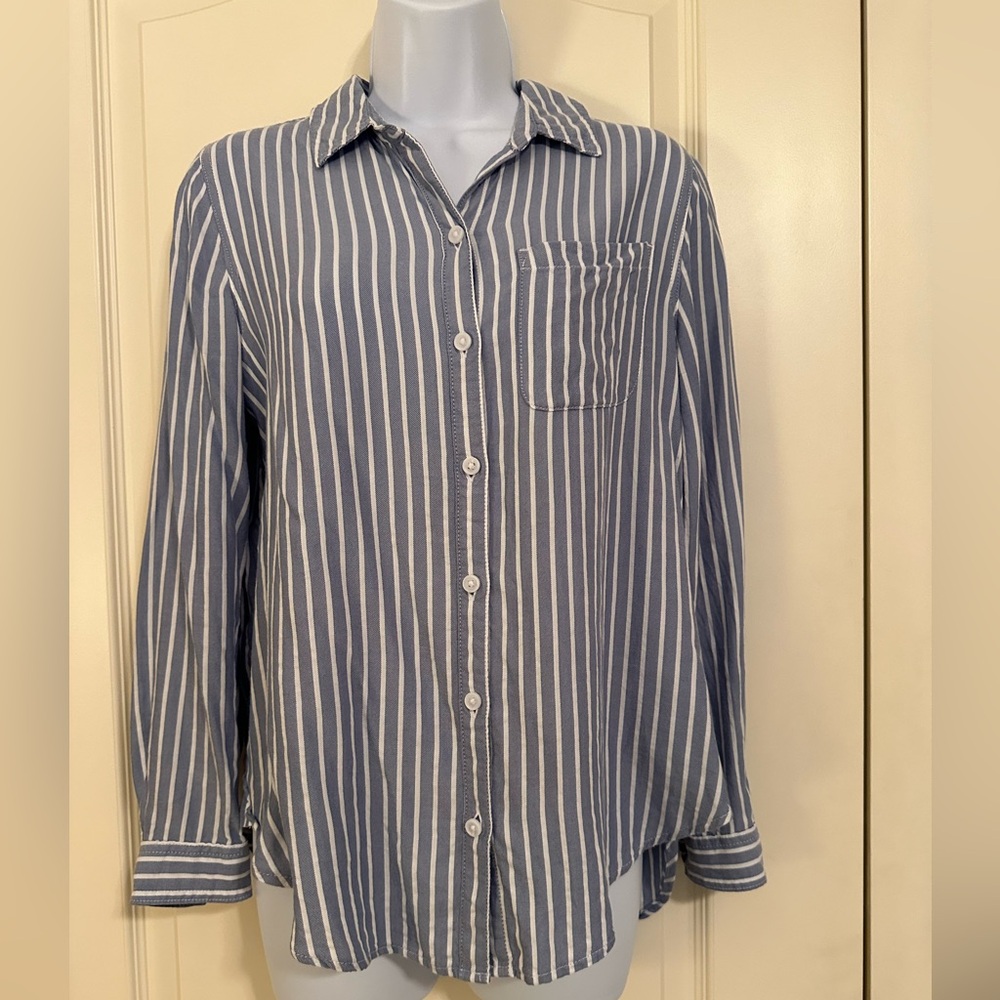 Beach Lunch Lounge blue and white striped button down size small